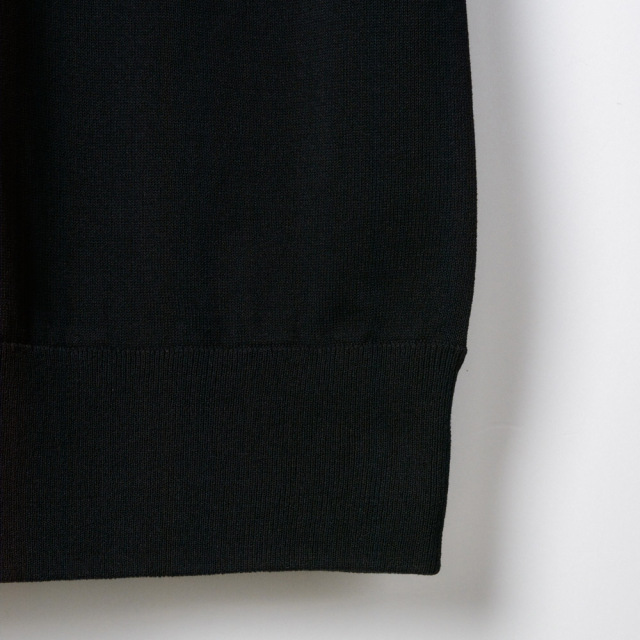 クルーネックセーター