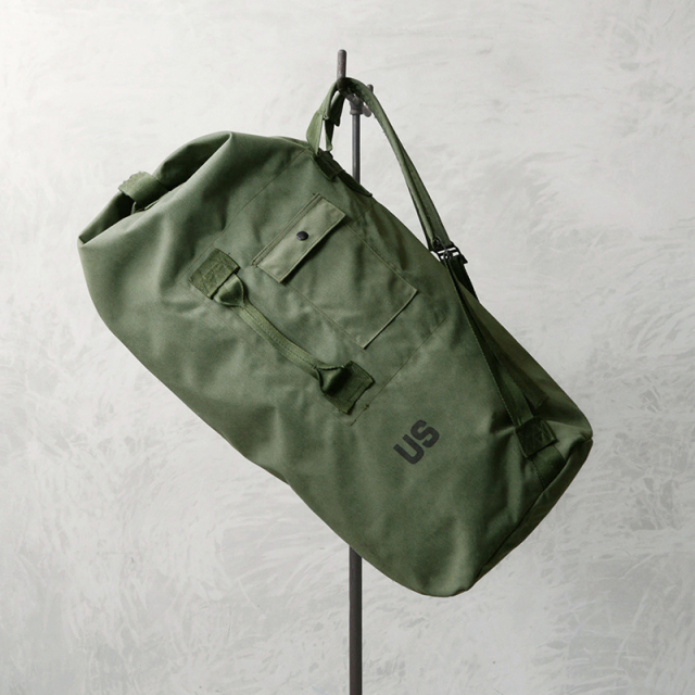 美品　米軍　実物　新型　DUFFEL BAG ダッフルバッグ　送料無料 実物 USED 米軍 トランスポート ダッフルバッグ PAINTED