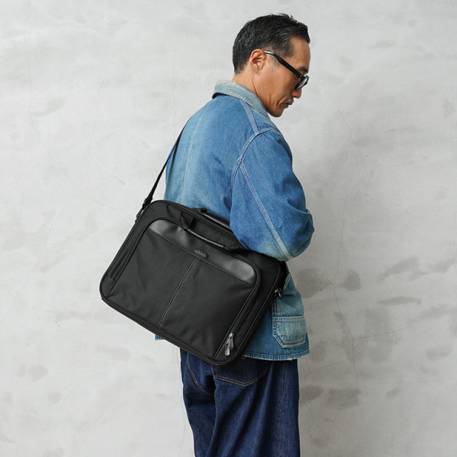 新品 米軍放出 Targus社製 16インチ PC用 ラップトップケース