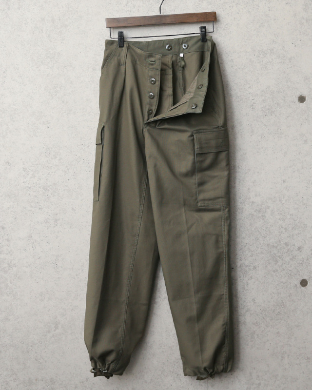 ドイツ軍　カーゴパンツ　モールスキン WAIPER.inc カーゴパンツ 実物 新品 デッドストック ドイツ軍