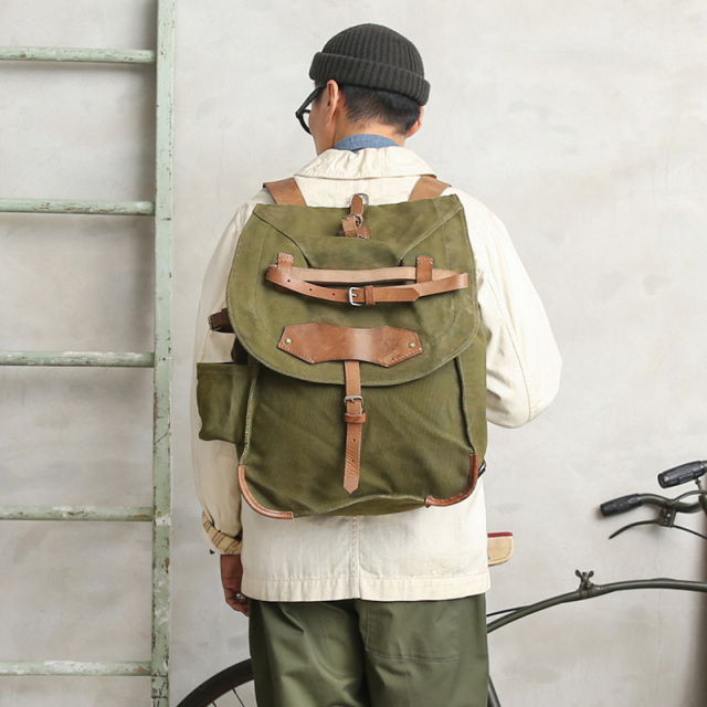 実物 USED ルーマニア軍 VINTAGE マウンテン バックパック レザーストラップ