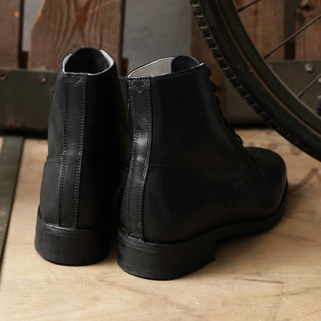 ブラック レザー ミリタリーブーツ。ビブラムソール。軍払い下げ品。 ブラック レザー ミリタリーブーツ。ビブラムソール。軍払い下げ品。