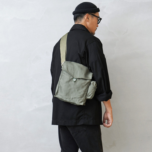 実物 新品 デッドストック ポーランド軍 M-41 MP3 ガスマスク ショルダーバッグ ボタンタイプ