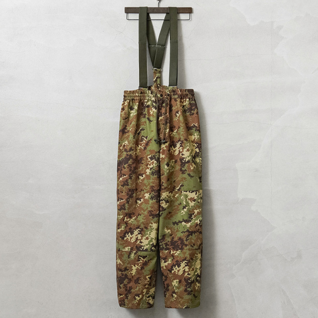 実物 新品 デッドストック イタリア軍 ALL-WEATHER WATERPROOF オーバーパンツ サスペンダー付き ベジタトカモ【HARD TYPE】