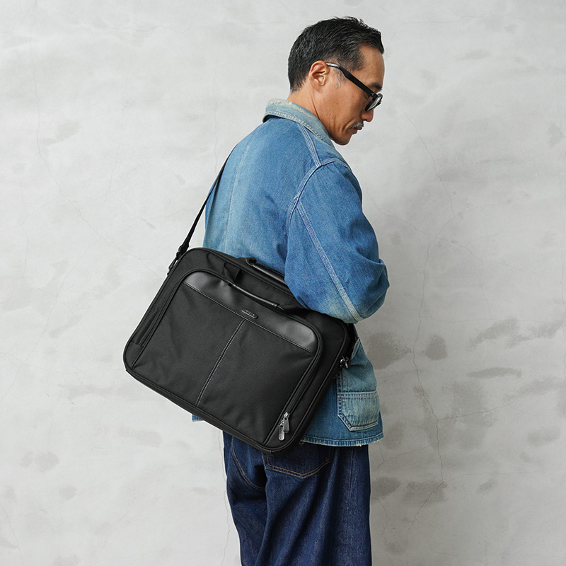 新品 米軍放出 Targus社製 16インチ PC用 ラップトップケース