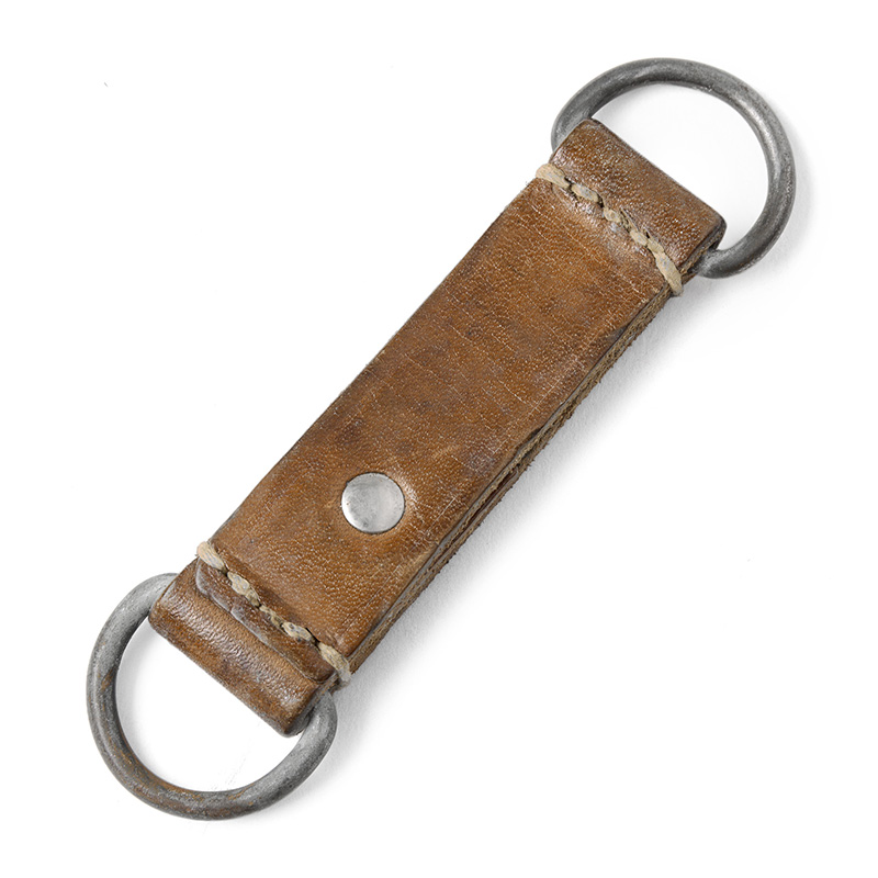 実物 USED オーストリア軍 ダブル Dリング レザー ベルトループ キーホルダー【T】