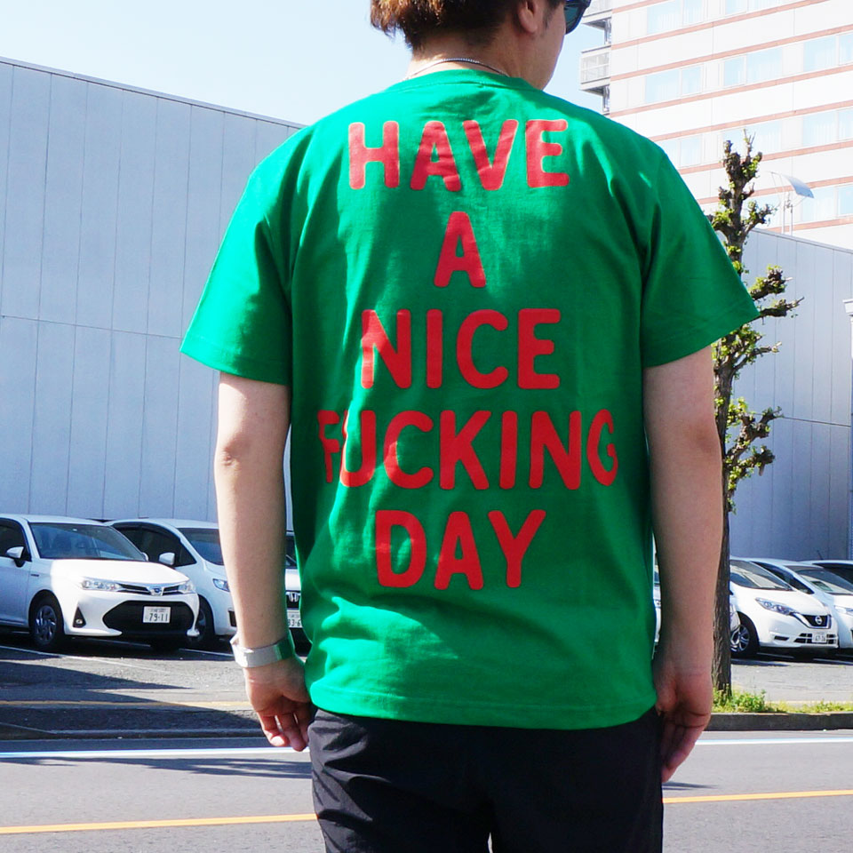 【60%OFF】 SALE セール ゴッサム GOTHAM NYC Tシャツ WHAT THE FUCK S/S Tee ベージュ グリーン GN604