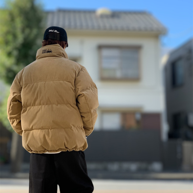 美品   リバーシブル ベージュ ダウンジャケット FIRST DOWN / REVERSIBLE BUBBLE DOWN JACKET CORDUROY