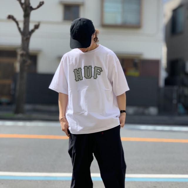 【SALE 50%OFF】全2色 ハフ HUF Tシャツ GIANT S/S TEE 半袖 ホワイト ブラック WHITE BLACK 白 黒 TS02401SP25