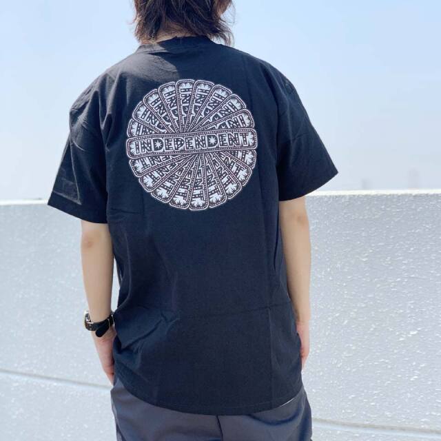 全2色 インディペンデントトラックス INDEPENDENT TRUCKS Tシャツ HUSKY REVOLVE S/S Tee 2023 バックプリント ブラック レッド BLACK RED 黒 赤