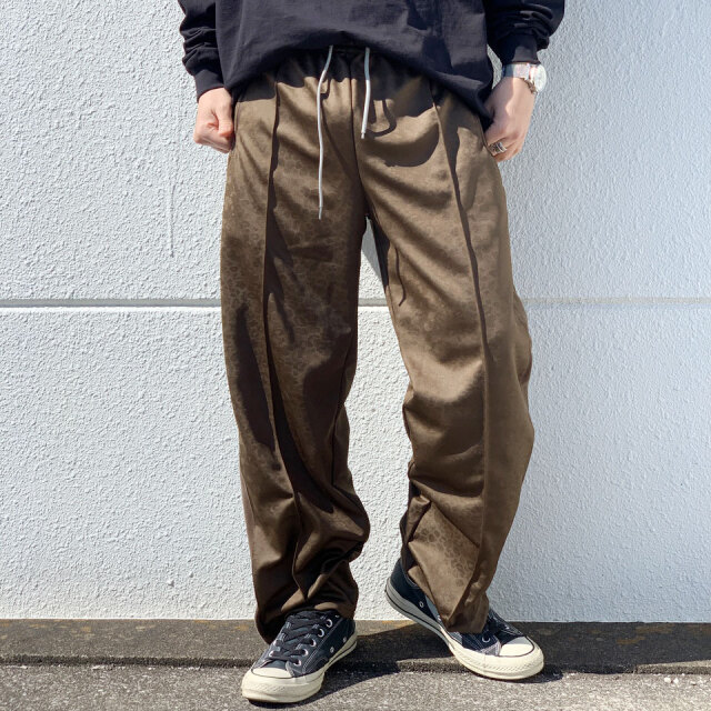 【30%OFF】 SALE セール サニースポーツ SUNNY SPORTS トラックパンツ 3D EMB TRACK PANTS ジャージ パンツ ヒョウ柄 レオパード ブラウン BROWN 茶色