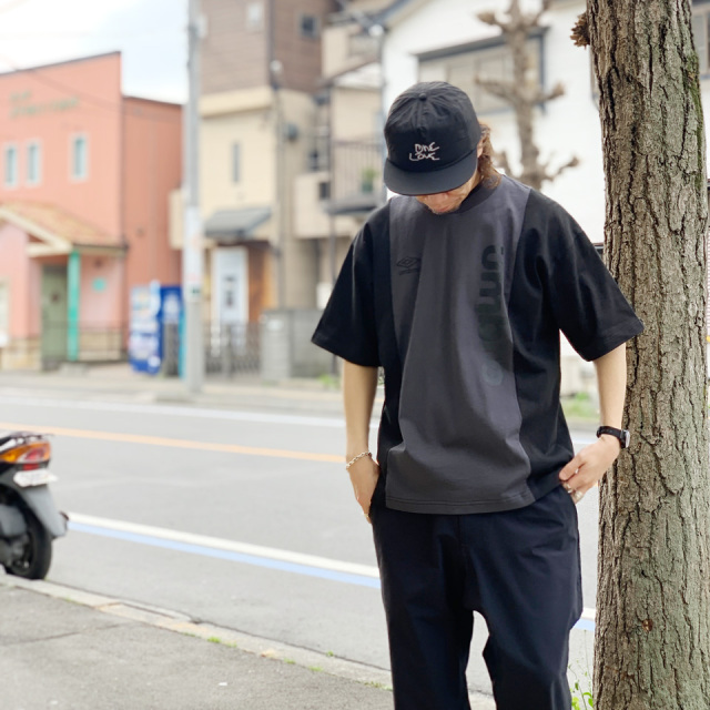 UMBRO / V-NECK PANELED SS Tee