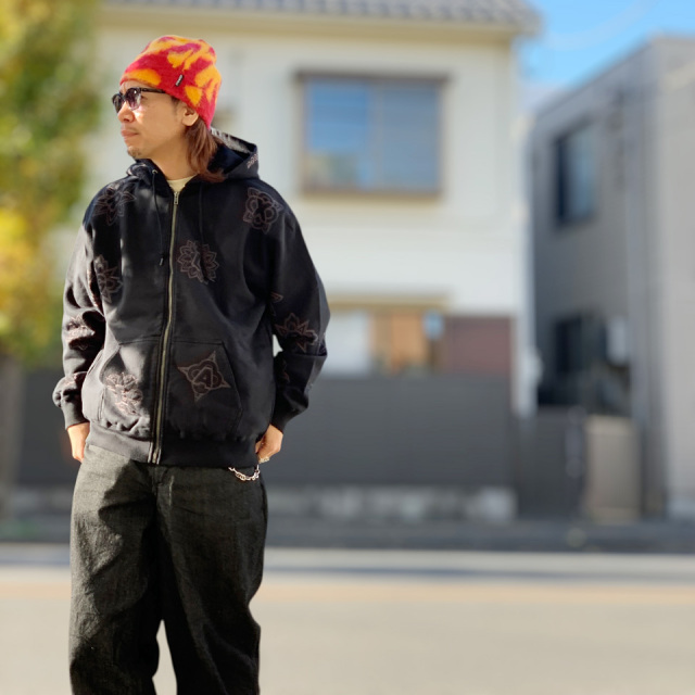 ランドリー機器 特大アートプリント XLARGE XLARGE / ALLOVER EMBROIDERY ZIP UP HOODED SWEATSHIRT