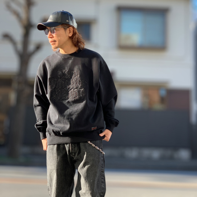 XLARGE / PATCHED OLD ENGLISH CREWNECK SWEATSHIRT