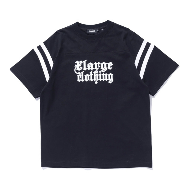 XLARGE グラフィックタオル ブラック・ホワイト XLARGE / FOOTBALL S/S TEE