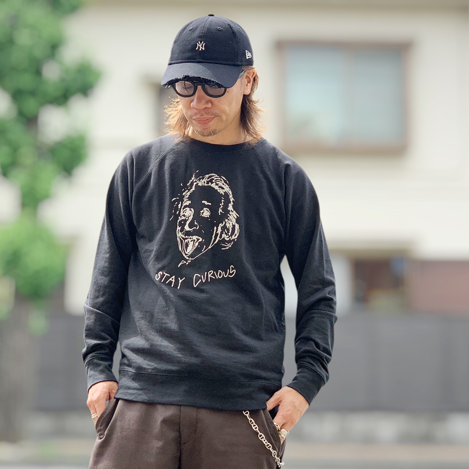 THRIFTY LOOK スリフティルック "STAY CURIOUS" RAGLAN CREW SWEAT (TL26S02300)