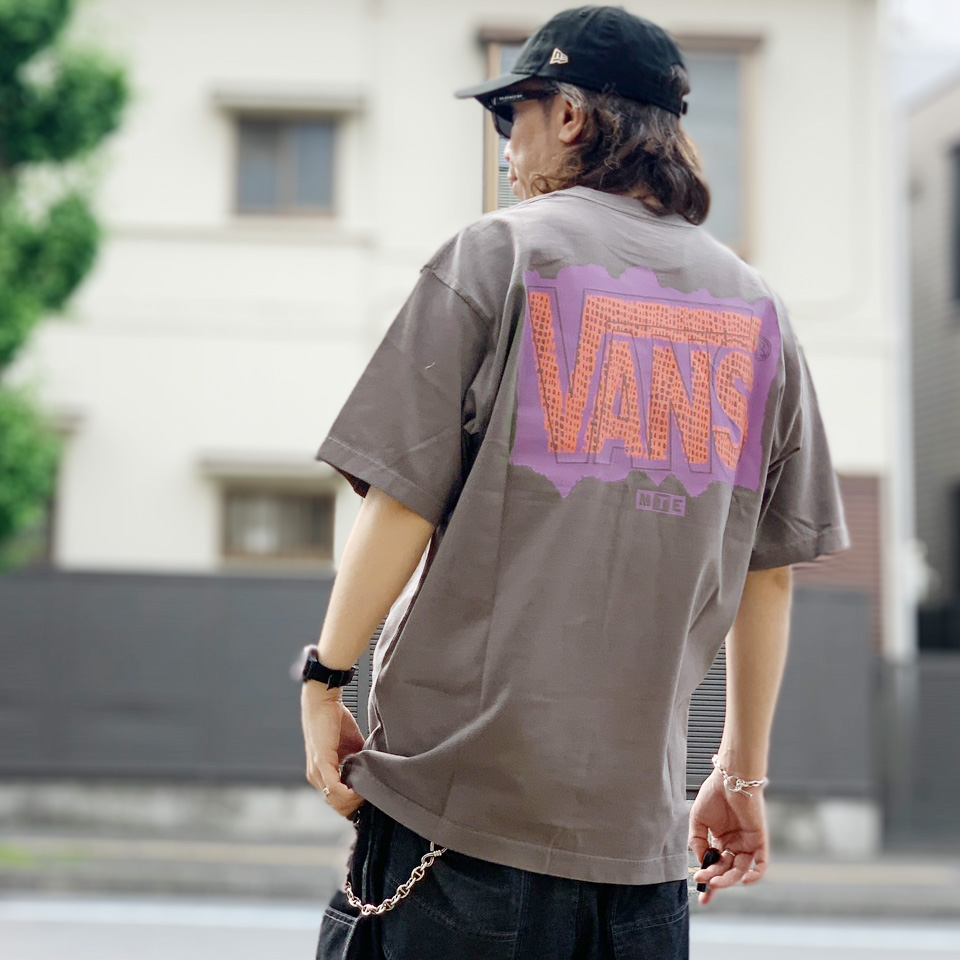 バンズ VANS ヴァンズ Tシャツ MTE OFF GRID S/S Tee バックプリント チャコール CHACOAL  NINE IRON