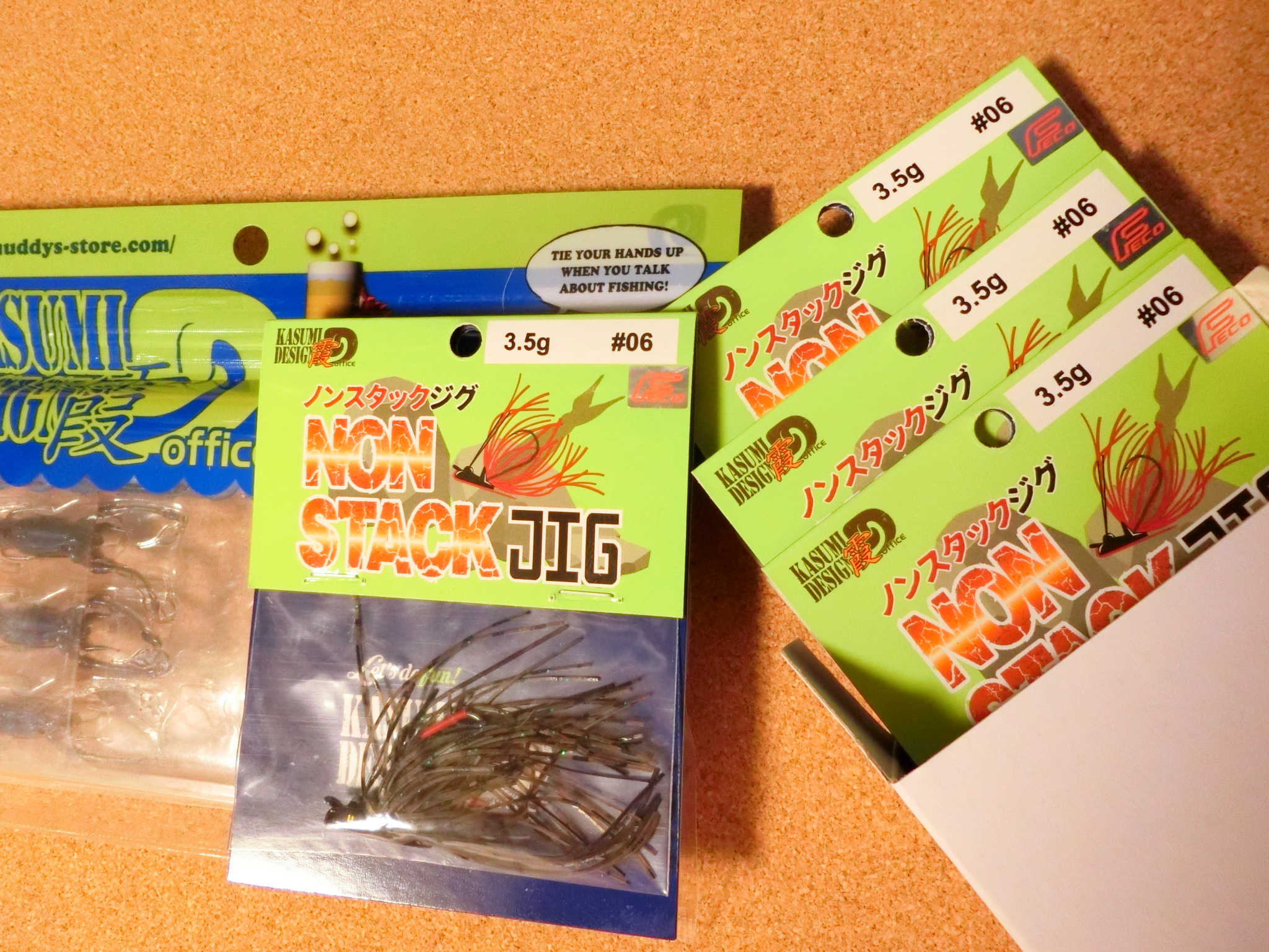 ノンスタックjig3.5g　06グリパン＆ブラック、4個入りバリューパック(エビチュー2.5オマケつき)