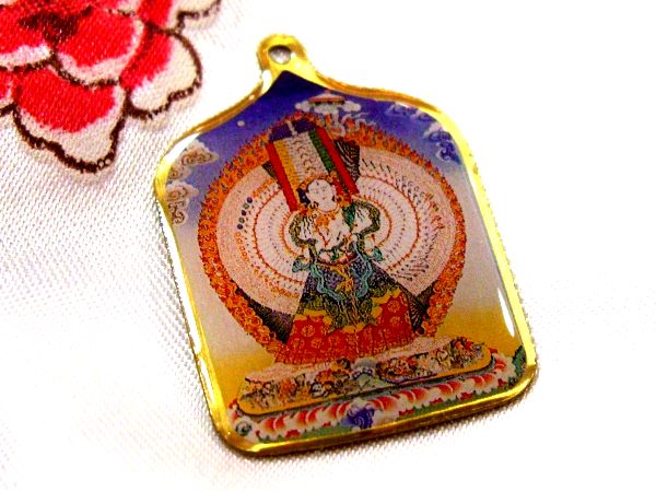 チベットお守りタンカペンダント ドゥガル（白傘蓋仏母） 天珠/曼荼羅