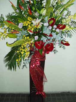 豪華生花をお祝いに！黒スタンド（1段）-24　小田原より藤沢まで取扱い