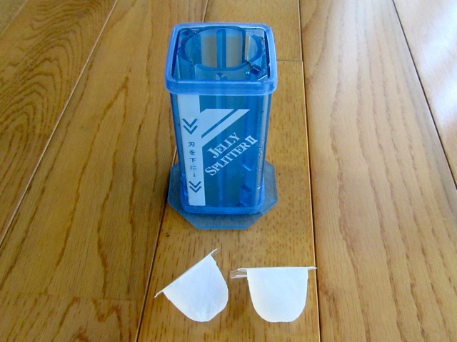 ホワイト高たんぱくゼリーをカットした様子