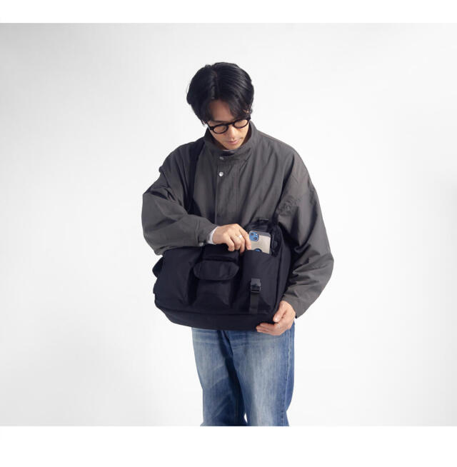 マルチポケット ショルダーバッグ／コーデュラブラック マルチポケットショルダークロスバッグ [ブラック