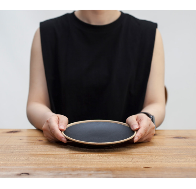 波佐見焼 利左エ門窯 玄マット フルーツ皿 陶器 中皿 小皿 丸