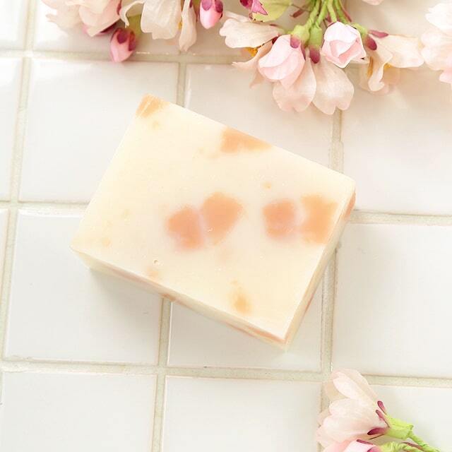 桜ふぶき石鹸