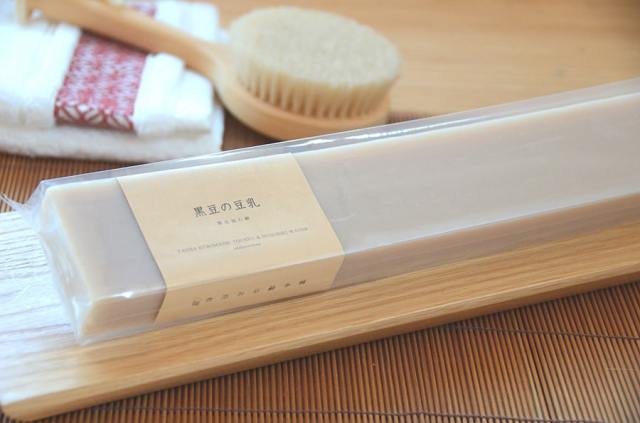 黒豆の豆乳棒石鹸