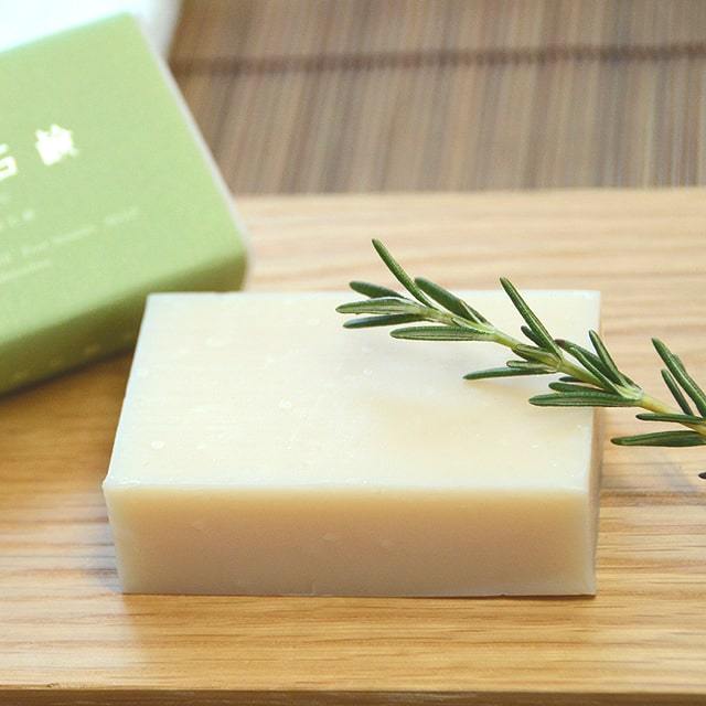 洗顔 全身洗えます 春の石鹸 無添加石鹸本舗 お肌に優しい無添加石けん ローズマリーの香り 甘草エキス シアバター配合 敏感肌 乾燥肌 アトピー 洗顔 石鹸 洗顔石ケン ニキビ スキンケア 体臭 しっとり 美肌 美容 いい香り コールドプロセス