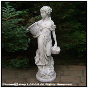 洋風ガーデンにピッタリのイタリア石造の子供像、エンゼル像、天使像
