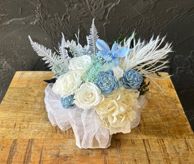プリザーブドフラワーアレンジメントA《白、ブルー系》 札幌花