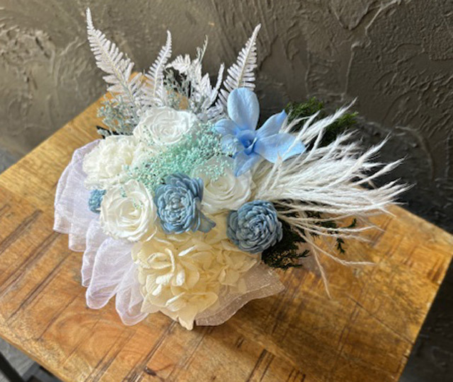 プリザーブドフラワーアレンジメントA《白、ブルー系》 札幌花スタイル
