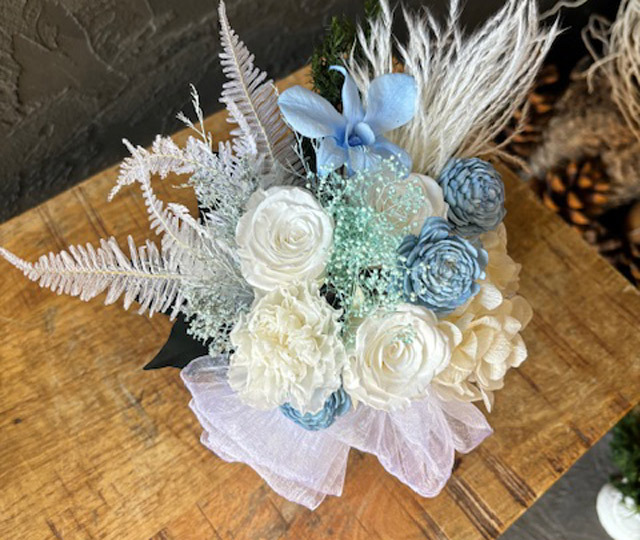 プリザーブドフラワーアレンジメントA《白、ブルー系》 札幌花スタイル