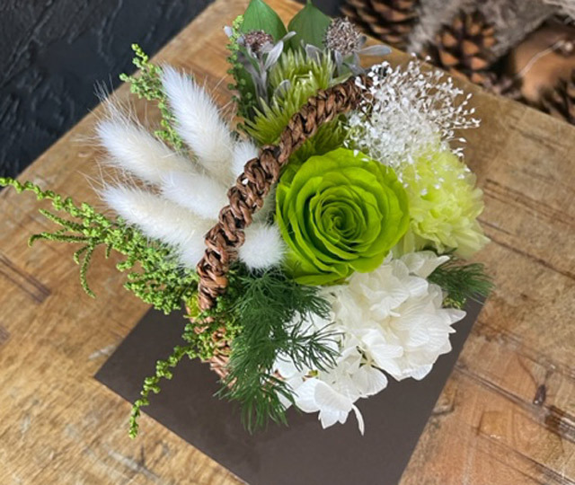 プリザーブドフラワーアレンジメント《白・グリーン系》 札幌花