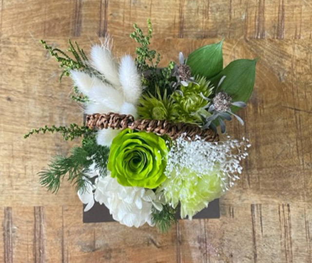 プリザーブドフラワーアレンジメント《白・グリーン系》 札幌花