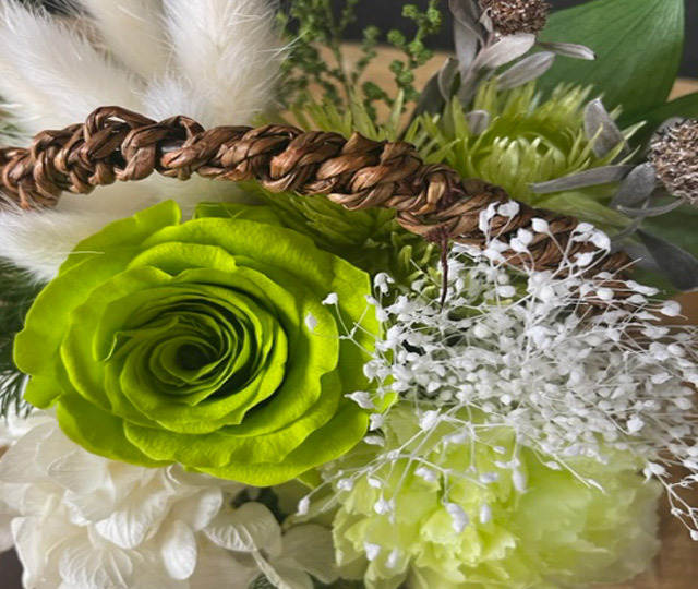 プリザーブドフラワーアレンジメント《白・グリーン系》 札幌花