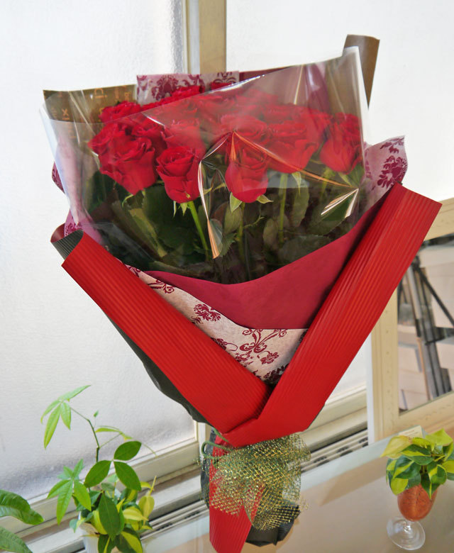 赤薔薇の豪華な花束