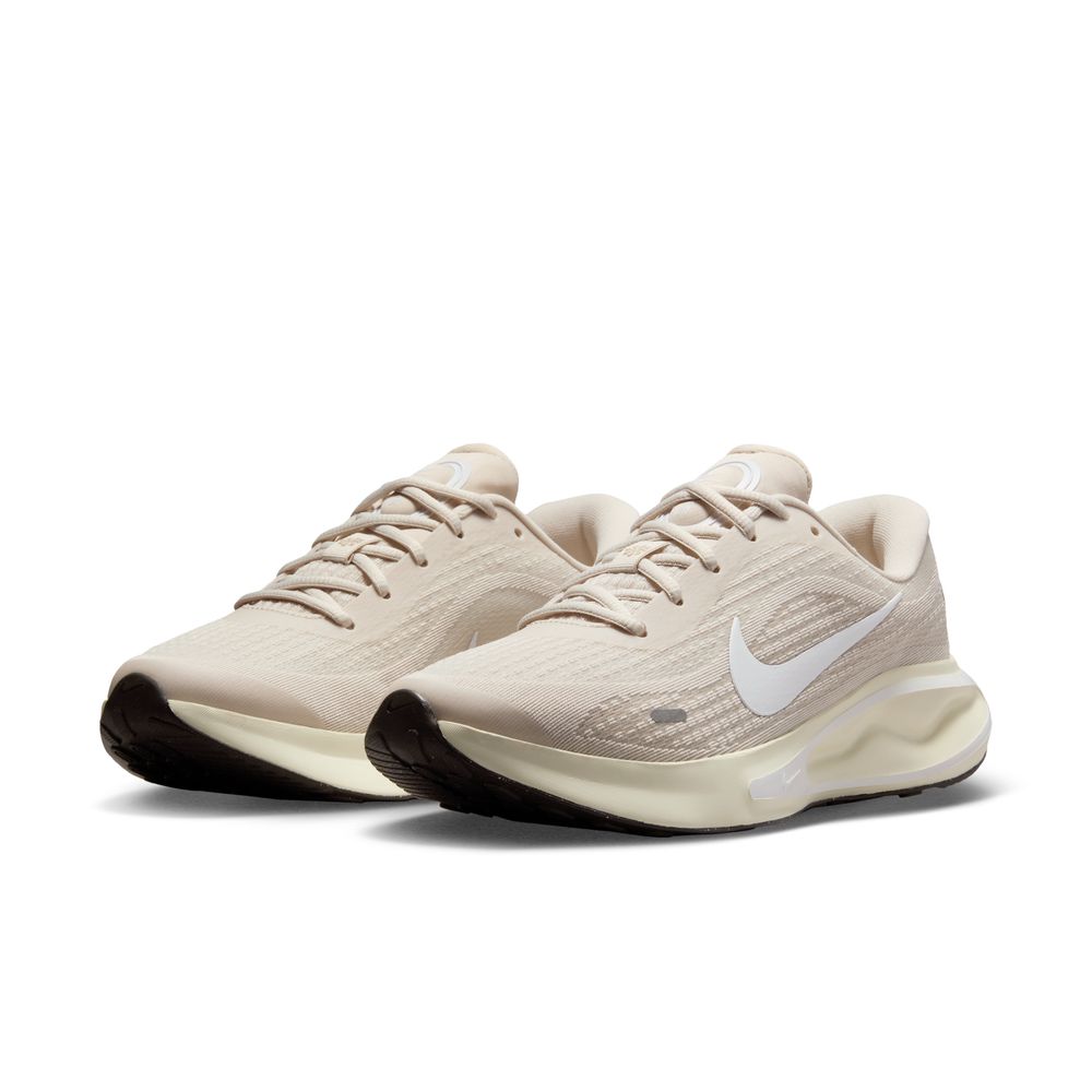 ナイキ レディース スニーカー ジャーニー ラン FJ7765-110 ライトオールウッドブラウン ウィメンズ NIKE JOURNEY RUN