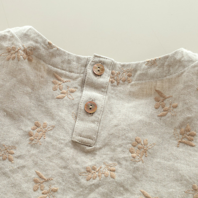 45R❤️刺繍 コットン ノースリーブ トップス サイズ2 日本製 ローズモチーフノースリーブトップス（シャツ/ブラウス）｜THE YOn