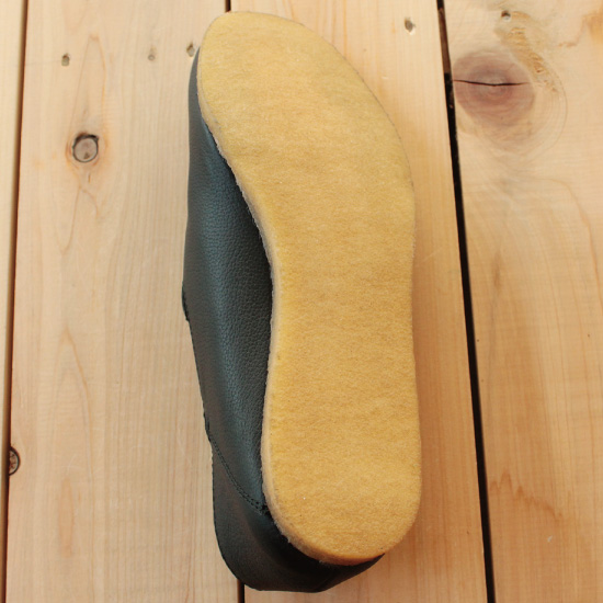 靴底は天然ゴム