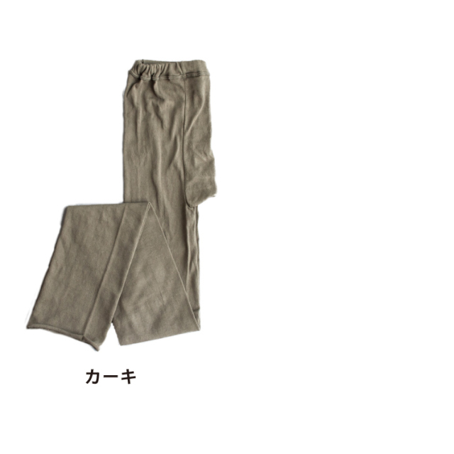 カーキ
