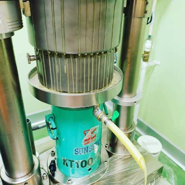 生搾り奈川産えごま100％の純えごま油