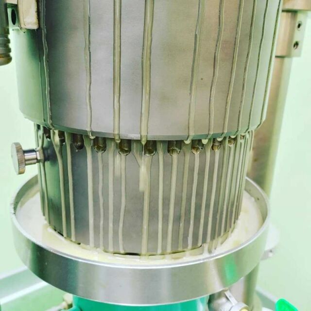 生搾り奈川産えごま100％の純えごま油