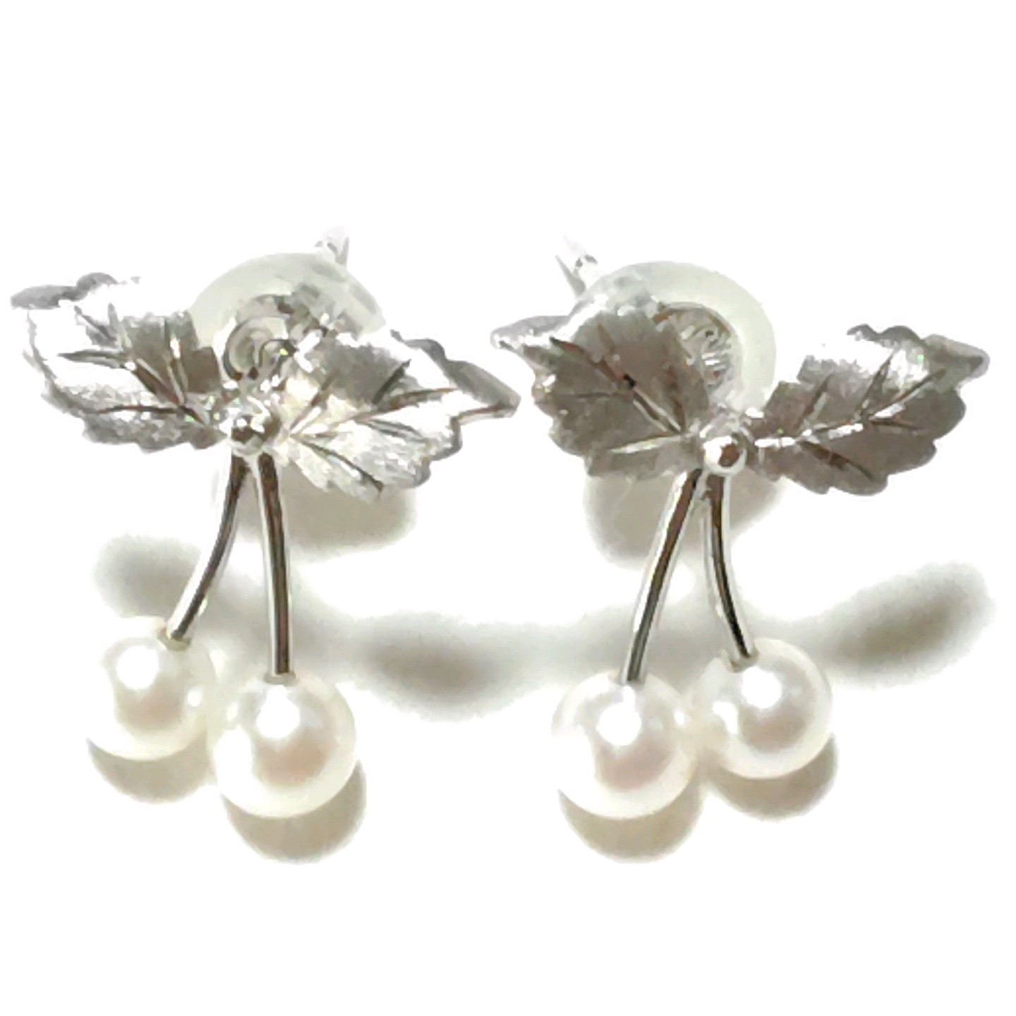 K18WGさくらんぼ型ピアス