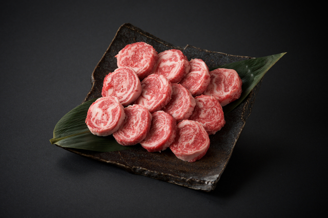 九州産黒毛和牛 ミニロール ステーキ 1p 300ｇ ご自宅用 肉のプロが厳選した和牛 牛肉 豚肉 鶏肉 お惣菜の通販 肉の専門店中津留通販