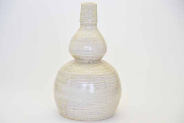 中里花子　ベージュ刷毛目　花入れ 【花瓶】