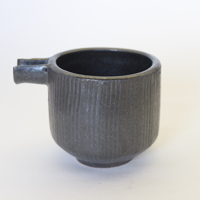 中里隆　アンダーソンランチ ・黒釉線文片口【酒器】