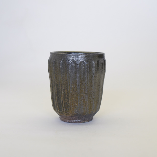 中里隆　アンダーソンランチ　黒釉しのぎ文湯呑