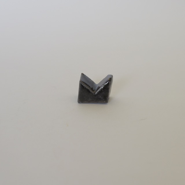 中里隆　黒釉箸置（1客）